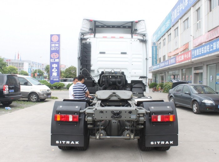 中国重汽 SITRAK C7H重卡 320马力 4X2 牵引车(ZZ4186N361HD1B)外观图（5/20）