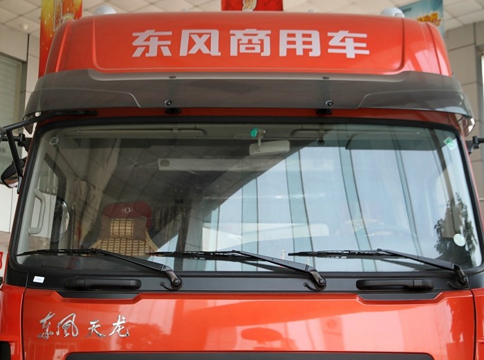 东风 天龙重卡 420马力 6X4 牵引车(DFL4251AX16A)外观图（44/71）