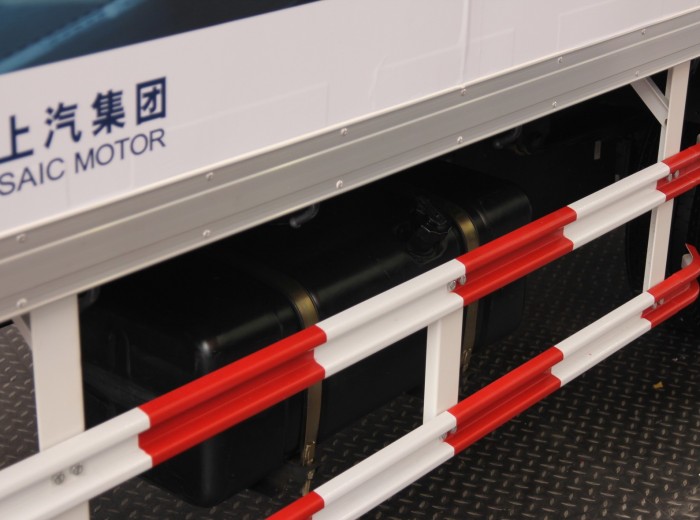 南京依维柯 跃进欧卡K101-33 125马力 4.205米单排厢式轻卡底盘图（2/11）