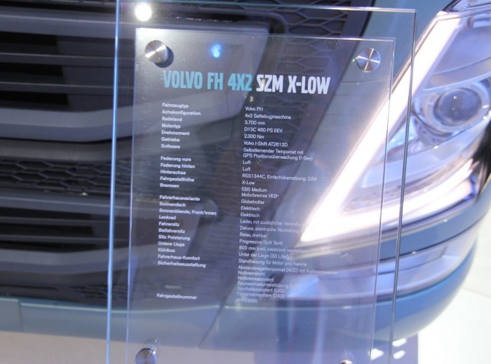 沃尔沃 新FH X-LOW重卡 460马力 4X2 牵引车外观图（2/2）