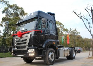 中国重汽 豪瀚J5G重卡 340马力 4X2 牵引车(ZZ4185N3613D1)