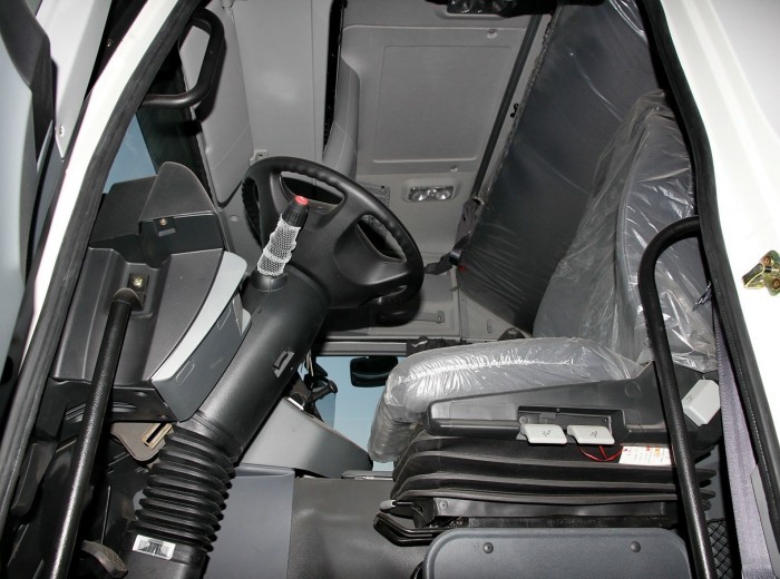 北奔 V3重卡 420马力 6X4 牵引车(ND42502B34J7)驾驶室图（5/9）