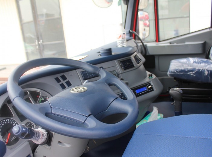 红岩 杰狮重卡 430马力 6X4 牵引车(CQ4255HXG334)驾驶室图（4/50）