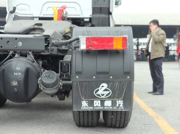 东风柳汽 霸龙康明斯M7C重卡 380马力 6X4 牵引车(豪华版)底盘图（33/96）