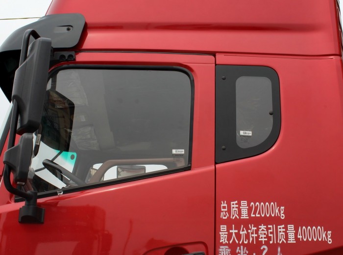 中国重汽 斯太尔M5G 350马力 6X2 牵引车(ZZ4253N27CGD1)外观图（52/60）