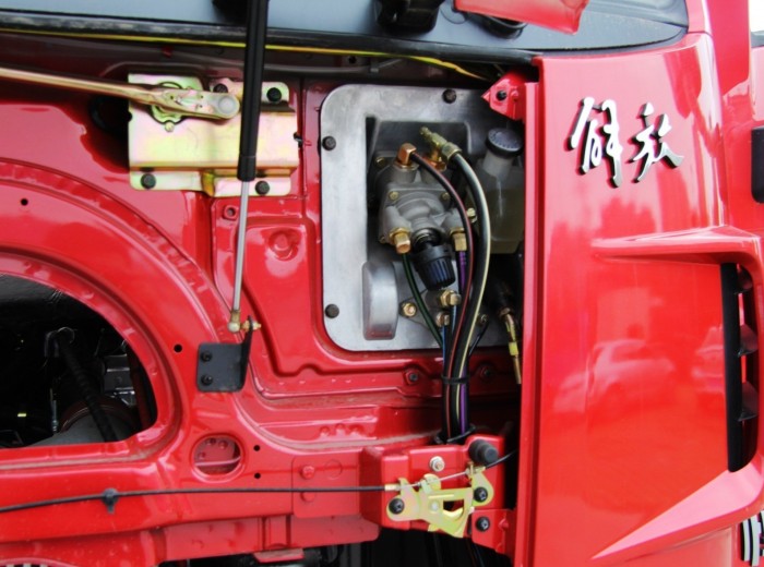 青岛解放 悍V重卡 336马力 6X2 LNG牵引车(CA4226P1K15T3NE5A80)底盘图（75/112）