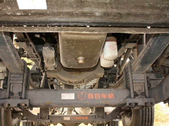 2015款联合卡车V340 340马力 6X2 LNG牵引车(SQR4252N6ZT2-3)底盘图（2/58）