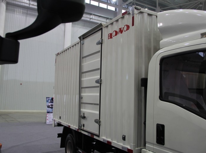 中国重汽HOWO 悍将 109马力 4.2米单排厢式轻卡外观图（4/20）