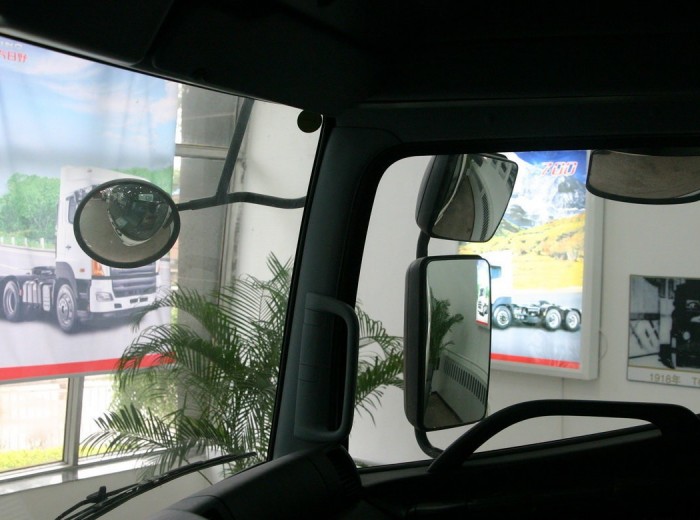 广汽日野 700系列重卡 350马力 6X4 牵引车(高顶)(YC4250SS2PK)驾驶室图（43/43）