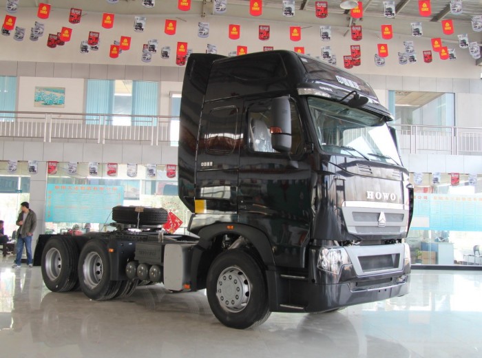 中国重汽 HOWO-T7H重卡 豪华版 430马力 6X4 牵引车（ZZ4257V324HC1B)外观图（9/25）