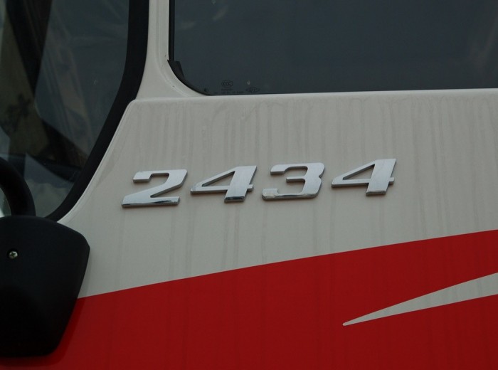 北奔重卡 336马力 6X2 牵引车(ND4243L25J)外观图（19/21）