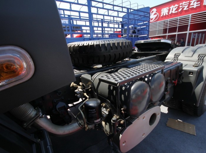 东风柳汽 霸龙507重卡 375马力 6X4 牵引车(LZ4251M3)底盘图（29/33）