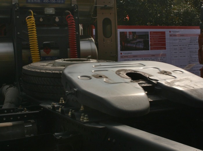 2015款联合卡车V340 340马力 6X2 LNG牵引车(SQR4252N6ZT2-3)底盘图（24/58）