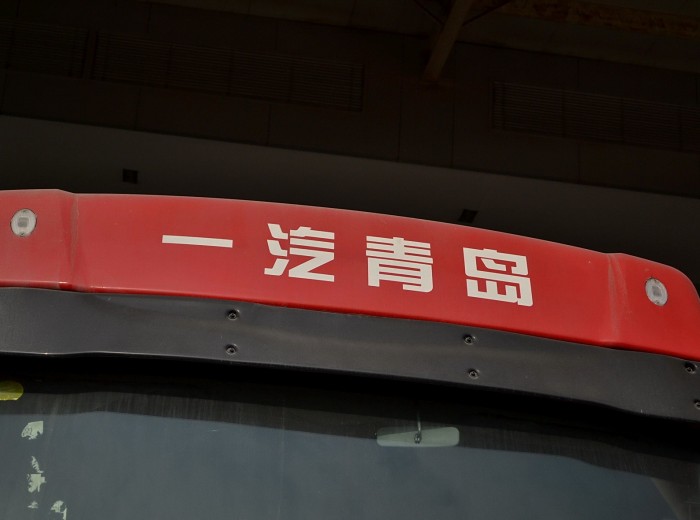 青岛解放 新大威重卡 380马力 6X4 LNG牵引车(CA4258P2K15T1NA80)外观图（9/62）