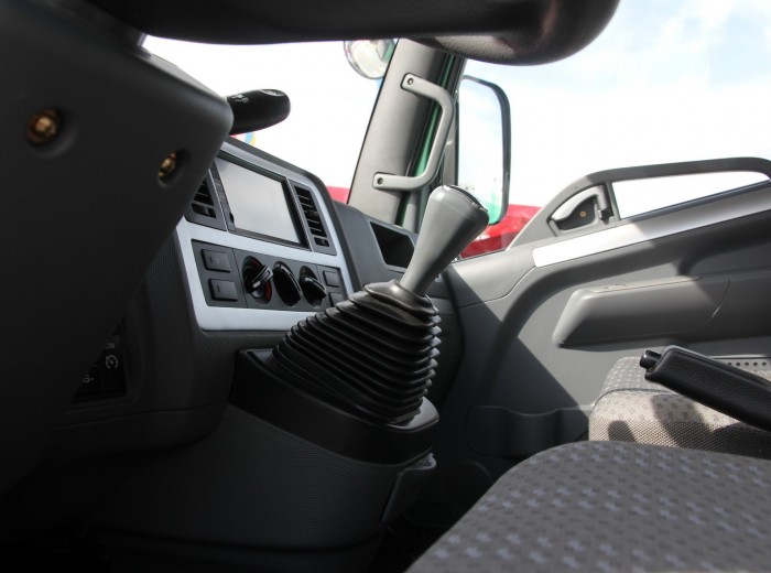开瑞绿卡2T 130马力 4.215米单排厢式轻卡驾驶室图（19/29）