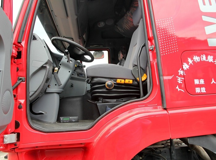 红岩 杰狮M100重卡 350马力 4X2 牵引车(CQ4185HTG361)驾驶室图（8/144）
