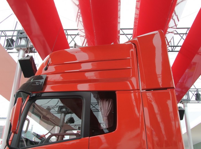 东风 天龙重卡 350马力 4X2 危化品运输牵引车(DFL4181A8)外观图（18/35）