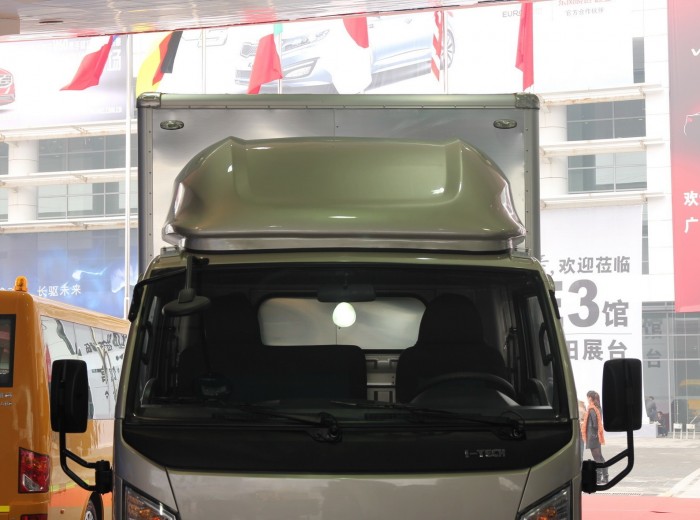 南京依维柯 跃进欧卡K301-33 125马力 4.2米单排厢式轻卡外观图（8/20）