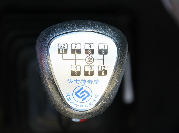 北奔 V3M重卡 336马力 6X4 LNG牵引车(国五)(ND4250B38J7Z00)驾驶室图（27/35）