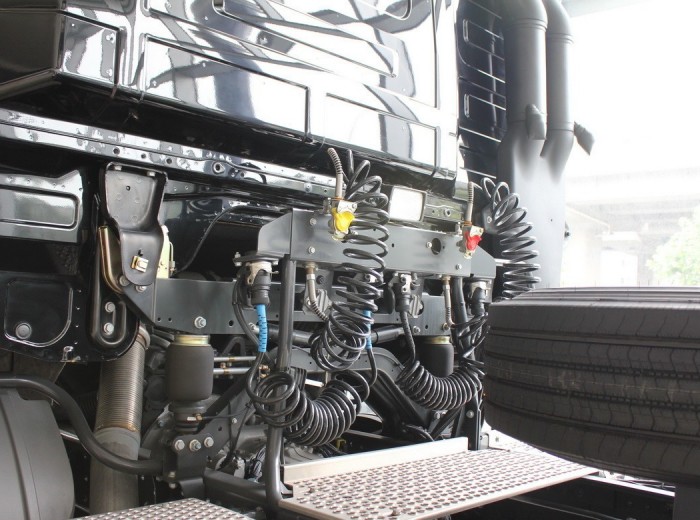 奔驰 Actros重卡 440马力 6X2 牵引车(型号2644)底盘图（8/35）