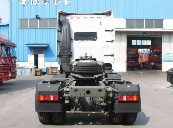 中国重汽 HOWO-T7H重卡 320马力 6X2 牵引车外观图（9/36）
