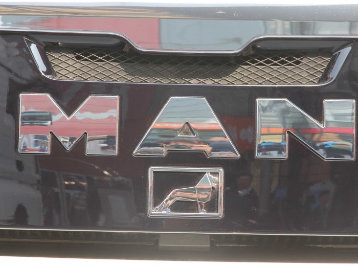 曼(MAN) TGS系列重卡 400马力 4X2 牵引车外观图（17/18）