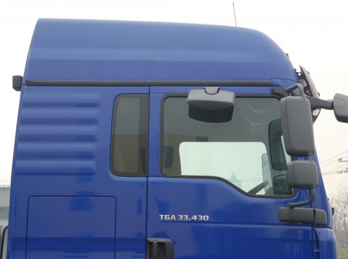 曼(MAN) TGA系列重卡 430马力 6X4 牵引车(型号33.430)外观图（43/48）