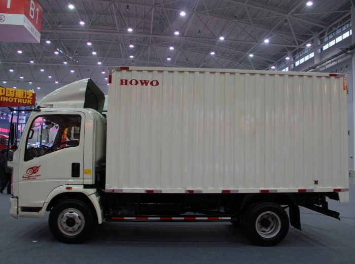 中国重汽HOWO 悍将 109马力 4.2米单排厢式轻卡外观图（9/20）