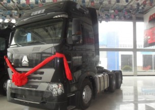 中国重汽 HOWO A7系重卡 380马力 6X4 牵引车(驾驶室A7-G)(发动机D12.38)(ZZ4257N3247N1B)