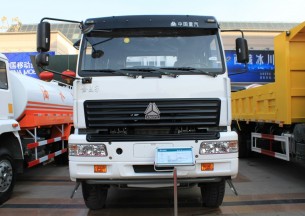 中国重汽 金王子重卡 266马力 4X2 牵引车(半高顶)(ZZ4181M3611C)