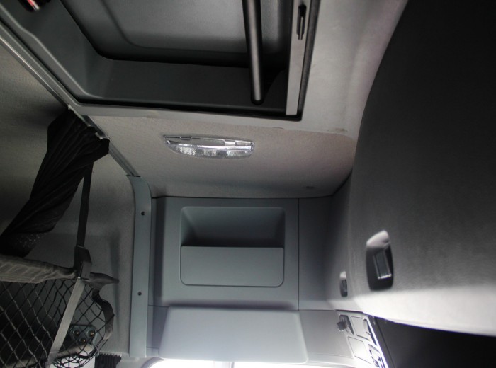 福田 欧曼GTL超能版 6系重卡 标准型 430马力 6X4 牵引车(高顶标准地板车身)驾驶室图（31/38）