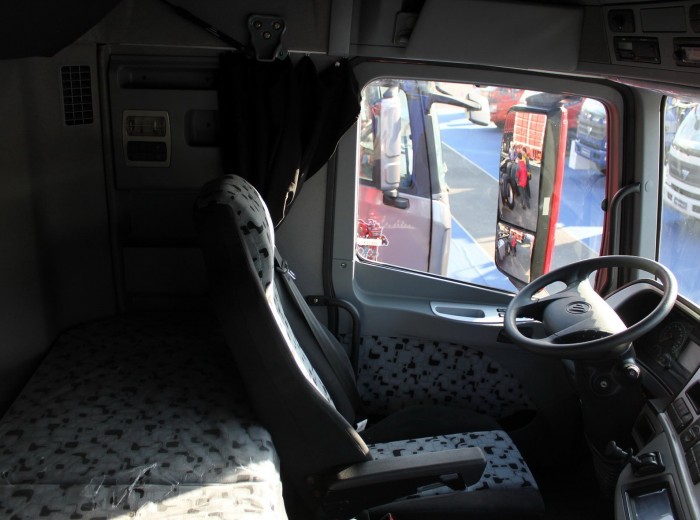 福田 欧曼GTL 6系重卡 420马力 6X4 牵引车(国四伊顿AMT)(GTL-2490高顶平地板驾驶室)(BJ4253SNFKB-XF)驾驶室图（30/73）