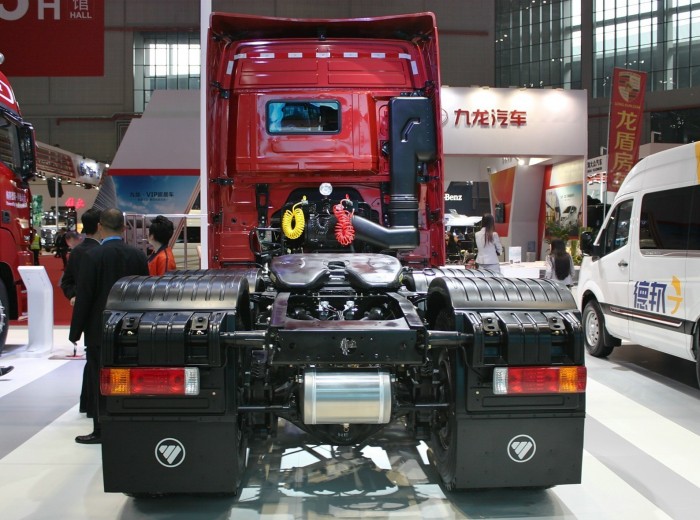 福田 欧曼GTL超能版 6系重卡 430马力 6X4 牵引车(BJ4259SNFKB-XF)外观图（4/23）