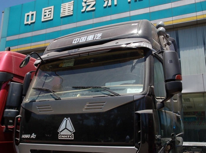 中国重汽 HOWO A7系重卡 340马力 6X4 牵引车(驾驶室A7-P)(ZZ4257N3247N1B)外观图（30/34）