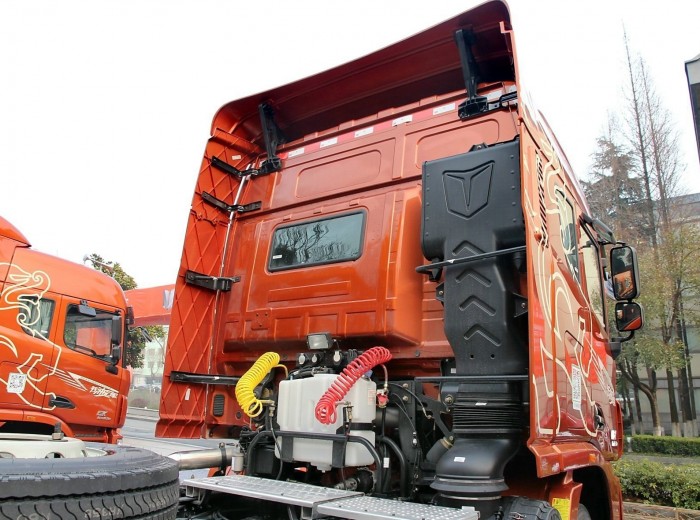 2015款联合卡车U480 480马力 6X4 牵引车(SQR4251D6ZT4-6)(旗舰版)外观图（30/34）
