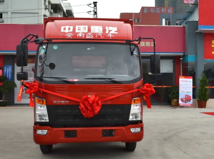 中国重汽HOWO  129马力 4.2米单排厢式轻卡外观图（3/43）