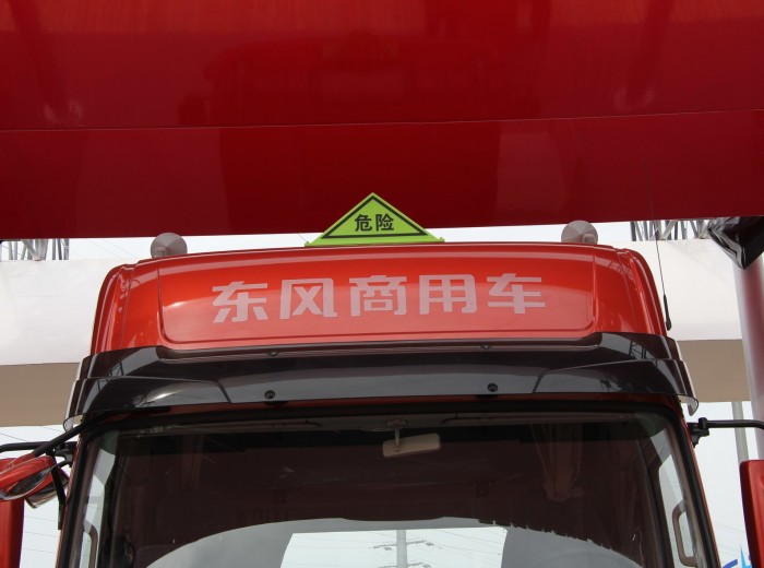东风 天龙重卡 350马力 4X2 危化品运输牵引车(DFL4181A8)外观图（7/35）