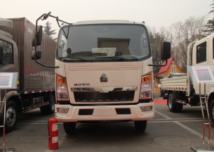 中国重汽HOWO 悍将 116马力 4.2米排半栏板轻卡外观图