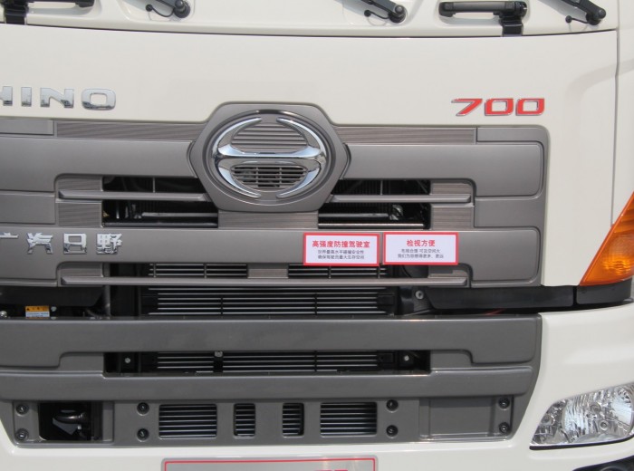 广汽日野 700系列重卡 380马力 6X4 牵引车(轻量化)外观图（14/17）