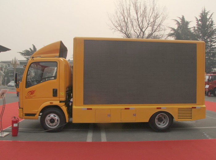 中国重汽HOWO 悍将 88马力 4.2米LED广告车轻卡外观图（3/28）