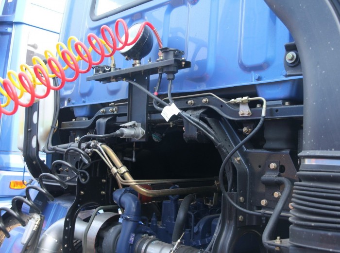 福田 欧曼ETX 5系重卡 340马力 6X2 牵引车(运煤节油版)(BJ4258SNFJB-7)底盘图（24/46）