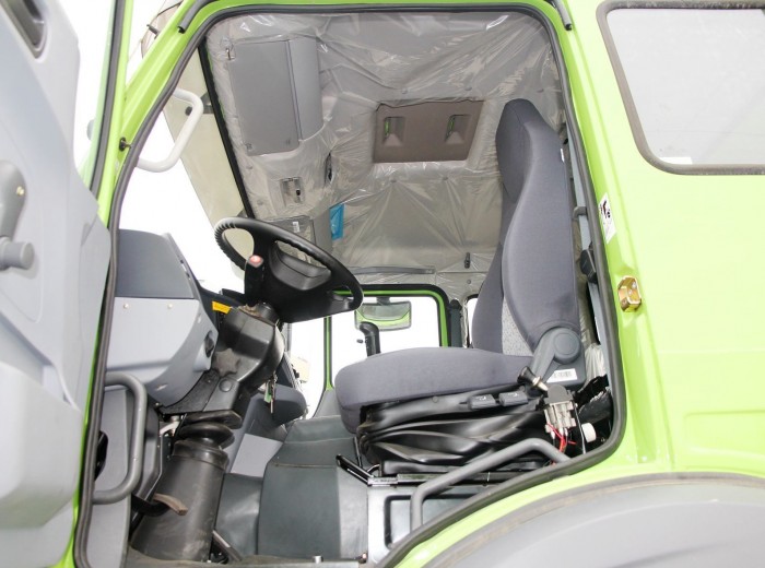 北奔 NG80B重卡 336马力 8X4 新型环保渣土车(ND33103D28J)驾驶室图（2/44）