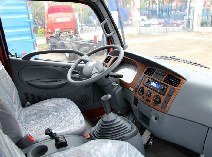 东风多利卡L 115马力 3300轴距单排轻卡底盘驾驶室图（43/49）