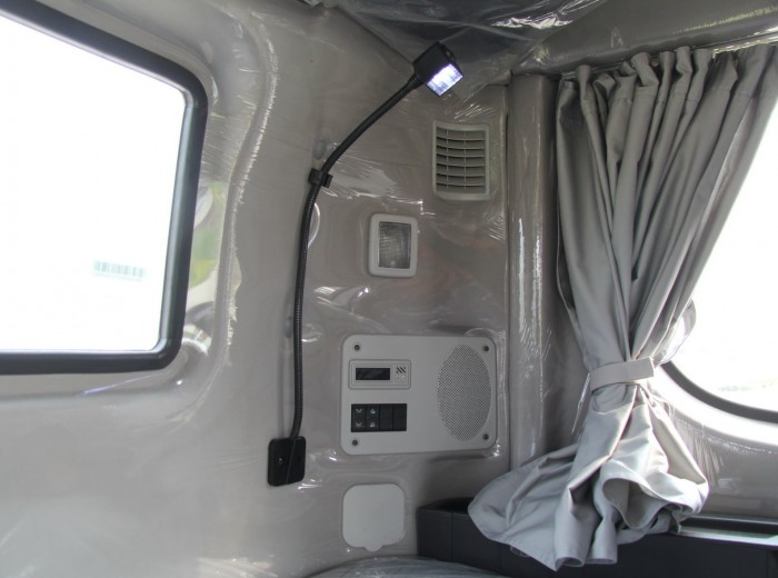 联合卡车U420 420马力 6X4 牵引车(SQR4250D6ZT4)(黑色)驾驶室图（49/64）