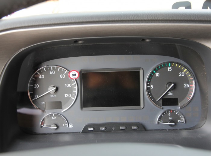 奔驰 Actros重卡 480马力 6X4 牵引车(型号2648L)驾驶室图（5/12）