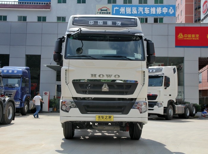中国重汽 HOWO-T7H重卡 400马力 6X4 牵引车（ZZ4257V324HD1B）外观图（12/57）