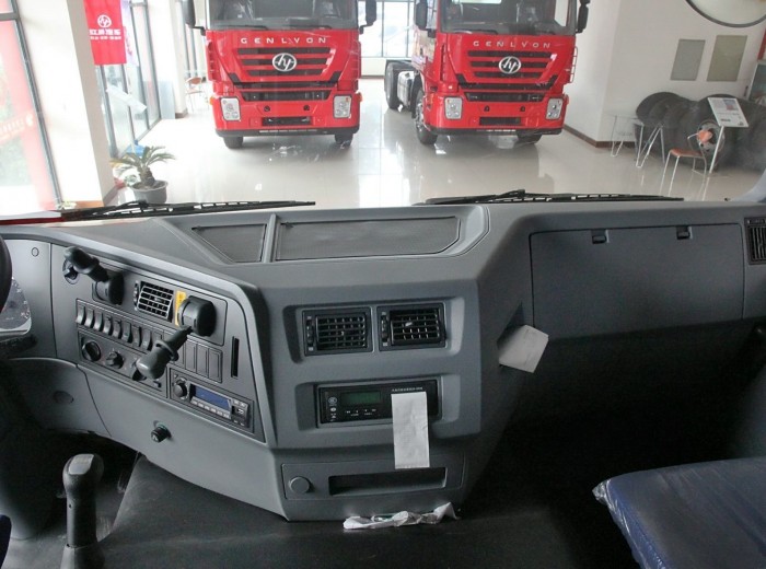 红岩 杰狮M100重卡 350马力 4X2 牵引车(CQ4185HTG361)驾驶室图（116/144）
