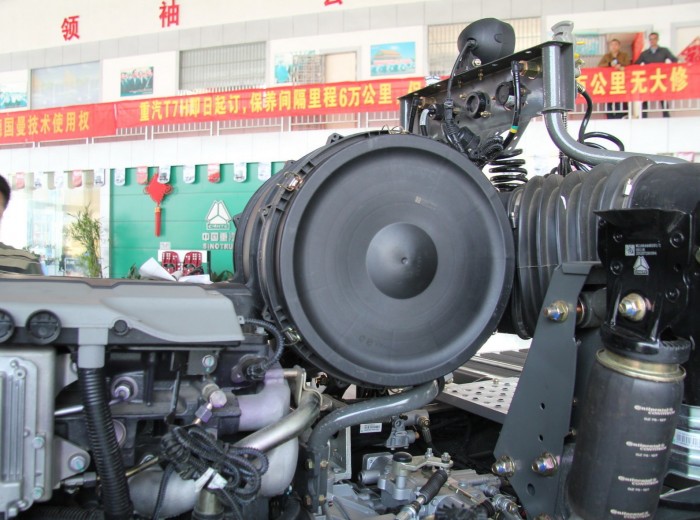 中国重汽 HOWO-T7H重卡 豪华版 430马力 6X4 牵引车（ZZ4257V324HC1B)底盘图（19/55）
