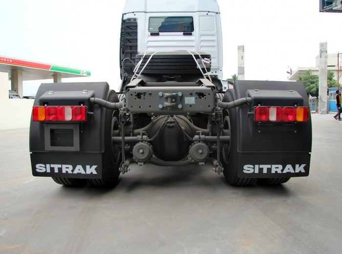 中国重汽 SITRAK C7H重卡 440马力 6X4 牵引车(宽体)(ZZ4256V324HD1B)底盘图（47/68）