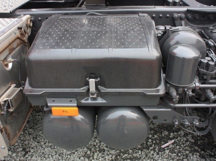 奔驰 Actros重卡 435马力 6X2 牵引车(后提升桥)(型号2644)底盘图（63/84）